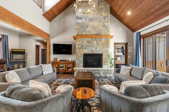 Lucky Star Lodge | Hot Tub | Fire Pit | Trails