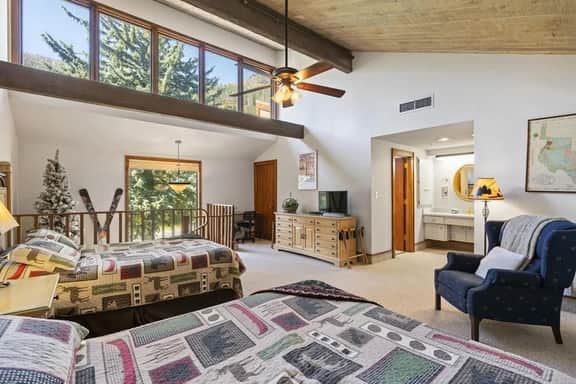 Alpine Retreat | 10 mins to Purg | Pool | Hot Tub