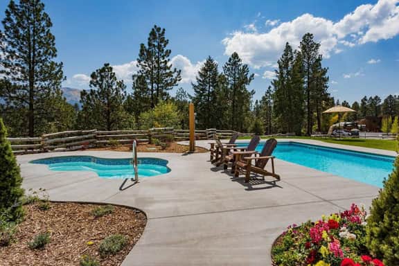 Alpine Retreat | 10 mins to Purg | Pool | Hot Tub